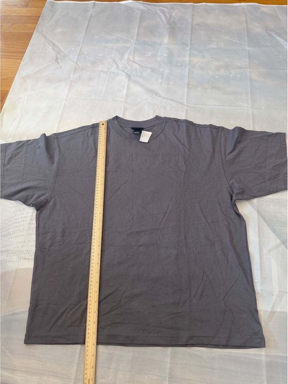 H&M gray crewneck T-shirt CLOTHING00049